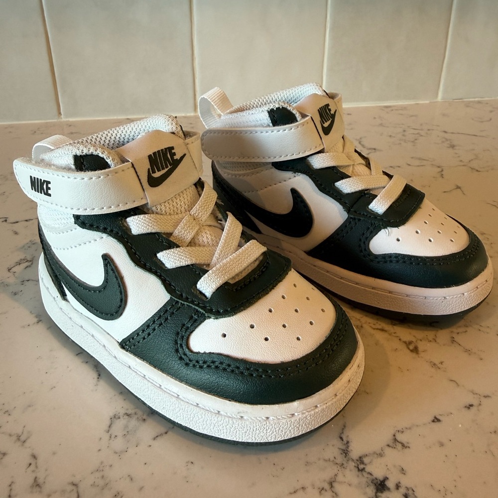 Nike Kid’s Court Borough Mid Sneaker